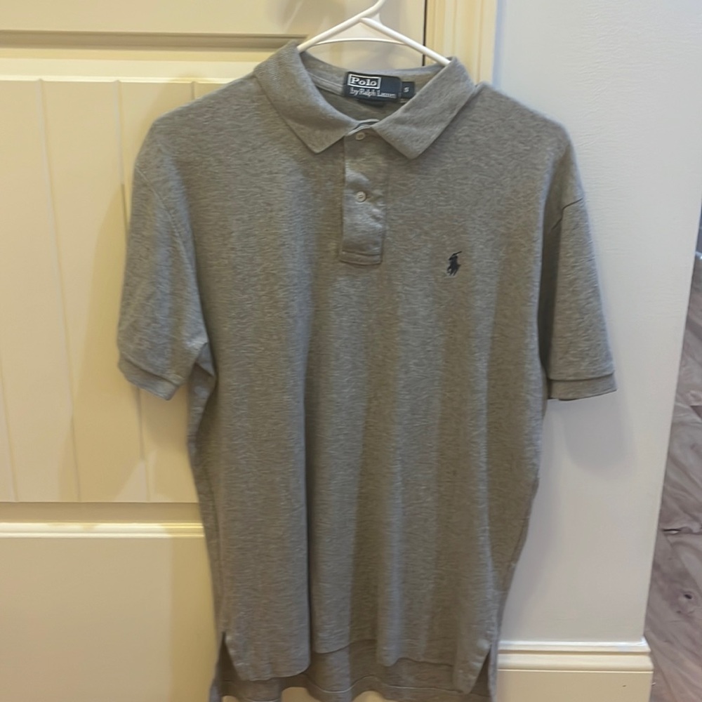 Men’s Ralph Lauren gray shirt sleeve polo.